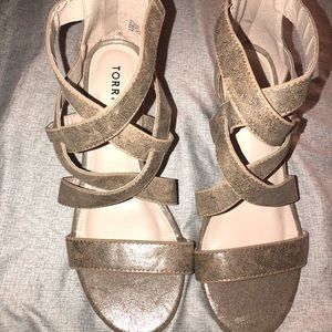 New Torrid Gold Sandals Wedges SZ10W